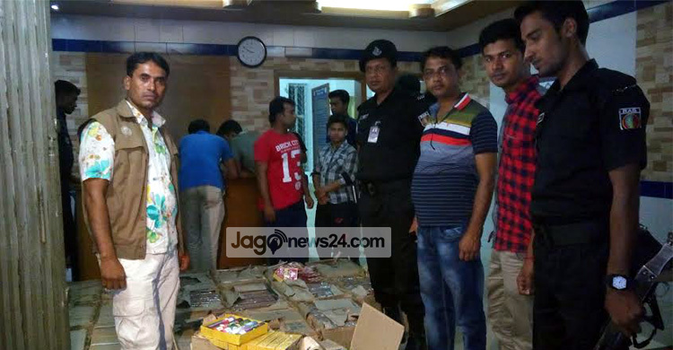 ব্রাহ্মণবাড়িয়ায় বিপুল পরিমাণ ভারতীয় আতশবাজি উদ্ধার