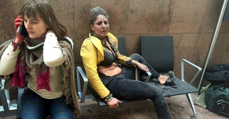 পানির সঙ্গে মিশে যাচ্ছে হতাহতদের রক্ত