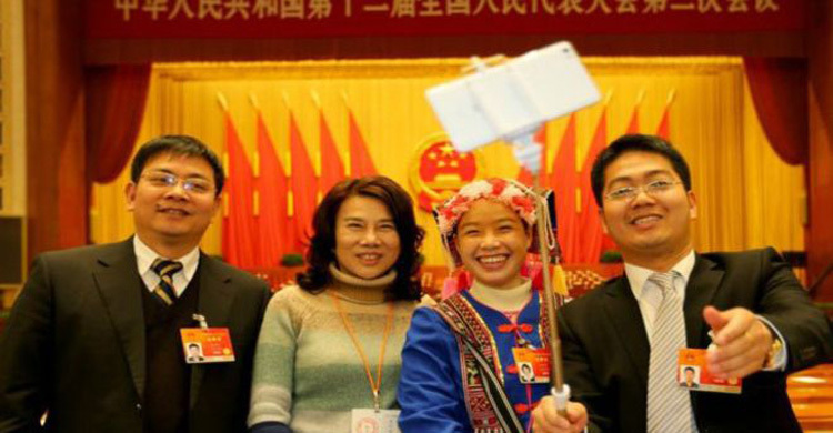 চীনে রাজনৈতিক সম্মেলনে সেলফি স্টিক নিষিদ্ধ