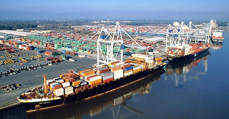 বিদেশি জাহাজের ধাক্কায় লাইটারেজ জাহাজ ডুবি 