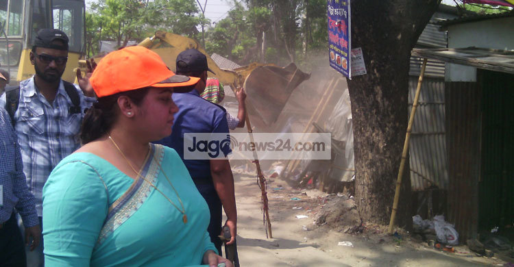 নারায়ণগঞ্জে শতাধিক অবৈধ স্থাপনা উচ্ছেদ