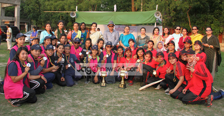 ঢাবির আন্তঃহল নারী ক্রিকেট প্রতিযোগিতায় চ্যাম্পিয়ন রোকেয়া হল