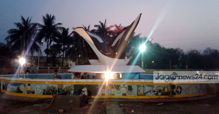 নতুনরূপে সাজছে দোয়েল চত্বর 