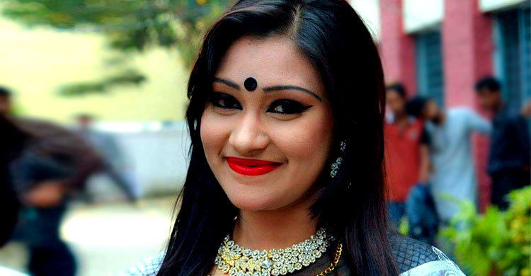 কণ্ঠশিল্পী ইতি বাঁচতে চায়