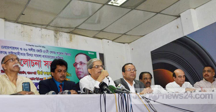 সরকার ঘোলা পানিতে মাছ শিকার করছে : ফখরুল