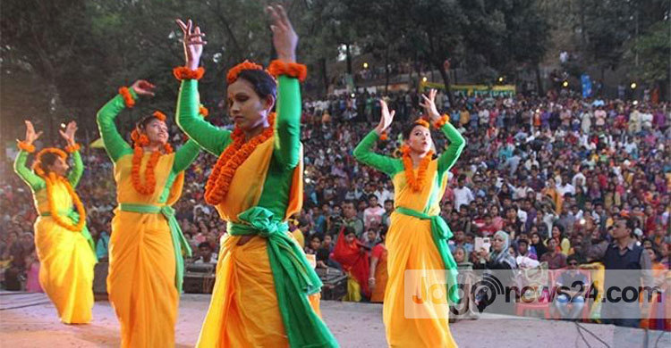 বসন্তকে বরণ করে নিলো বন্দরনগরী চট্টগ্রাম