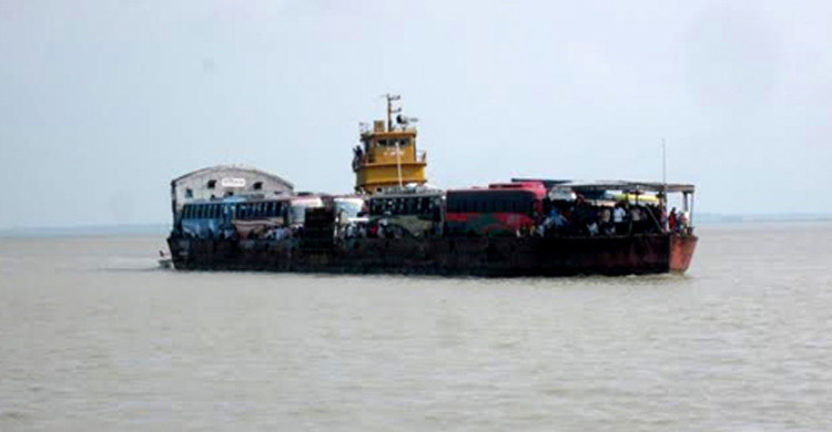 ডুবোচরে আটকা পড়া ফেরি উদ্ধার
