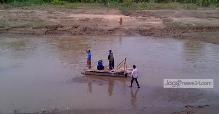 দিন বদলায় কিন্তু তাদের ভাগ্য বদলায় না