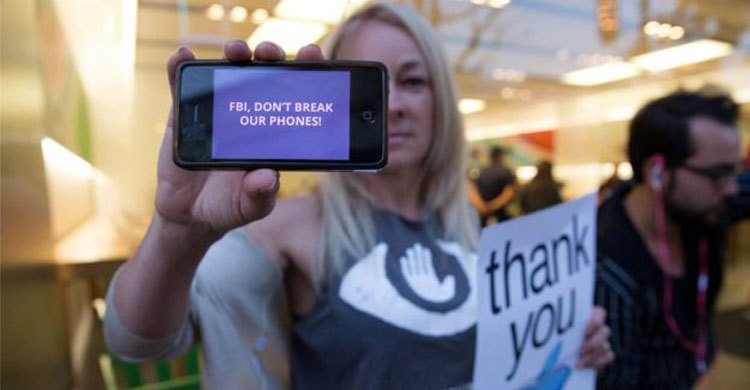 এফবিআইর সমালোচনায় অ্যাপল প্রধান