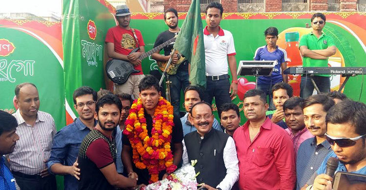 ফেনীতে অনুর্ধ-১৯ দলের ক্রিকেটার সাইফ উদ্দিনকে সংবর্ধনা 