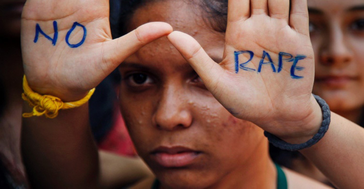 পাকিস্তানে চলন্ত প্রাইভেটকারে তরুণীকে গণধর্ষণ 