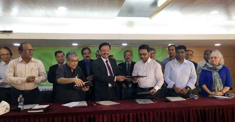 পোশাক কর্মীদের বিনামূল্যে প্রজনন সেবা 