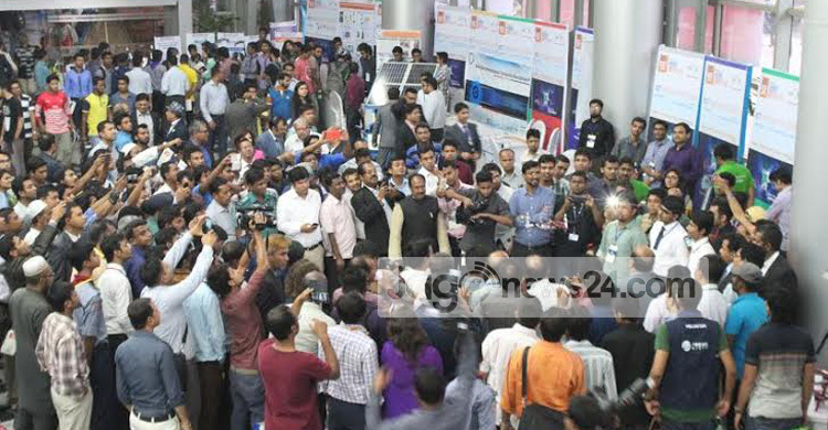 ছুটির দিনে আইসিটি এক্সপোতে উপচে পড়া ভিড়