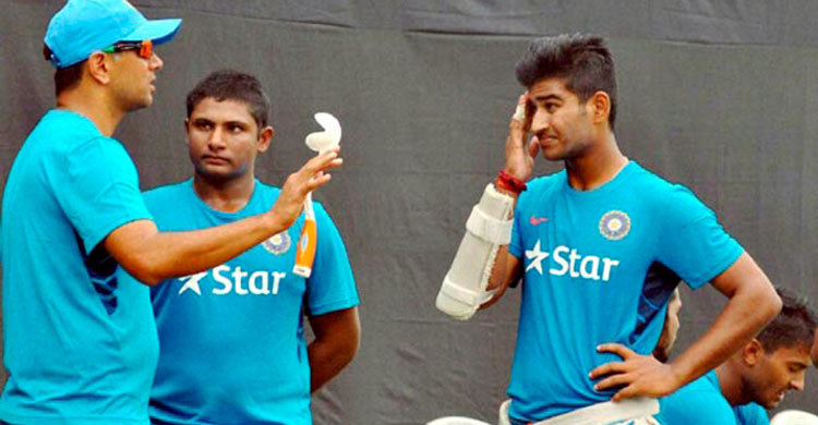 মিরপুরের গ্যালারিতে শিষ্যদের নিয়ে দ্রাবিড়