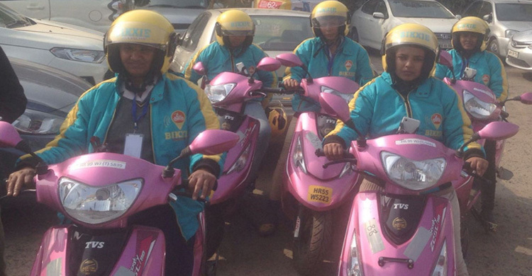 ৩ টাকায় তরুণীর বাইকে চড়ার সুযোগ