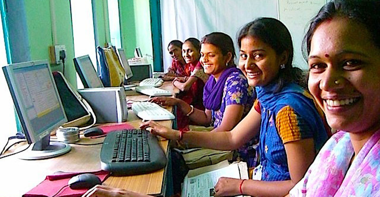 গুগল সার্চে বেশি সময় কাটান ভারতীয় নারীরা