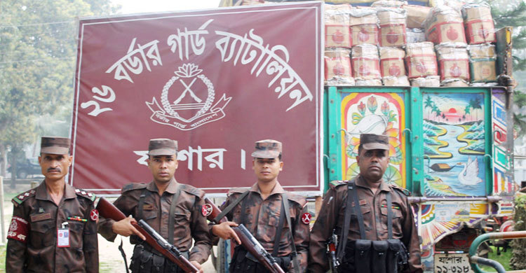 নাভারনে বিপুল পরিমাণ ভারতীয় ফল ঊদ্ধার