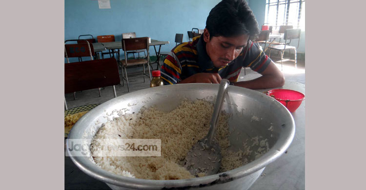 টয়লেটের মাছি ইবির ক্যাফেটেরিয়ার খাবারে