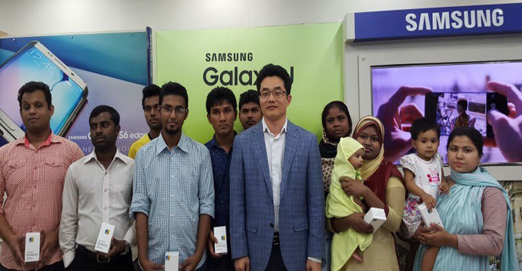 কুইজ বিজয়ীরা জিতে নিলেন গ্যালাক্সি জে১ নেক্সট ডিভাইস