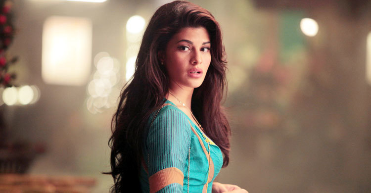 বন্যার্তদের সাহায্যে জ্যাকলিন 