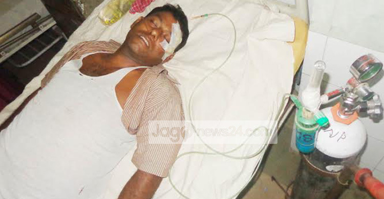 সড়ক দুর্ঘটনায় গুরুতর আহত জাগো নিউজের দিনাজপুর প্রতিনিধি