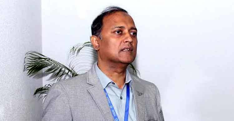 আদালতকে বৃদ্ধাঙ্গুলি দেখাচ্ছেন বিমানবন্দরের পরিচালক