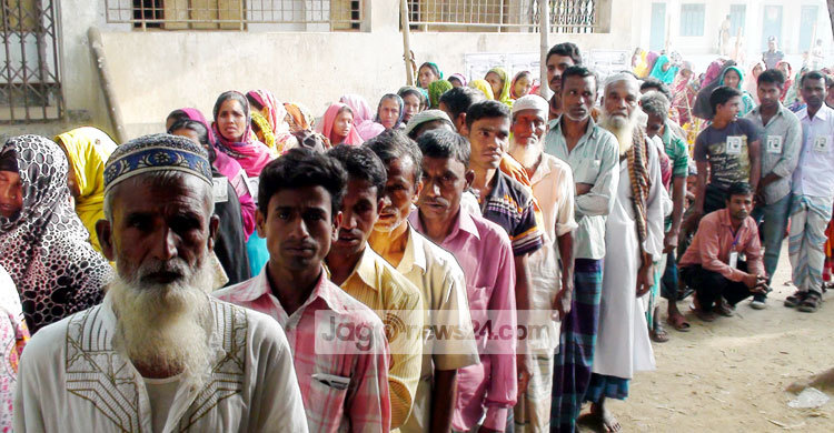 জামালপুরের একটি ইউনিয়নে ভোটগ্রহণ চলছে