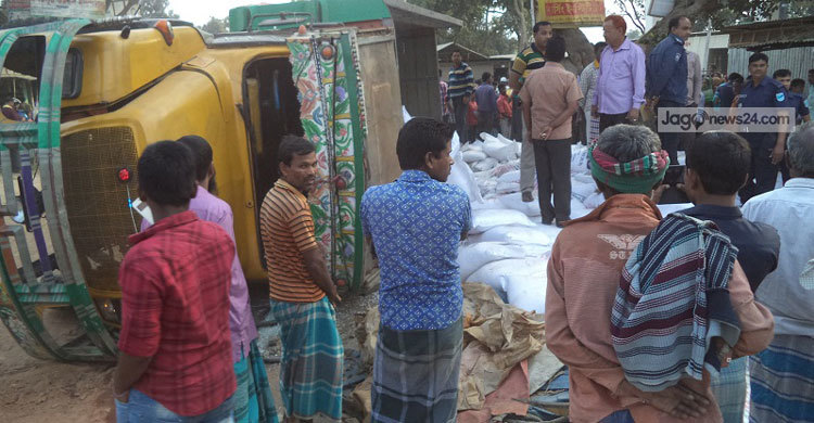 সড়ক দুর্ঘটনায় রিকশাচালক নিহত