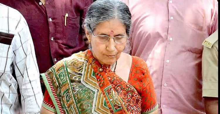 বস্তি উচ্ছেদের প্রতিবাদে মোদি পত্নীর অনশন