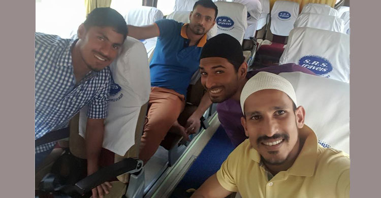 ব্যাঙ্গালুরুতে মাশরাফিদের জুমআর নামাজ আদায়