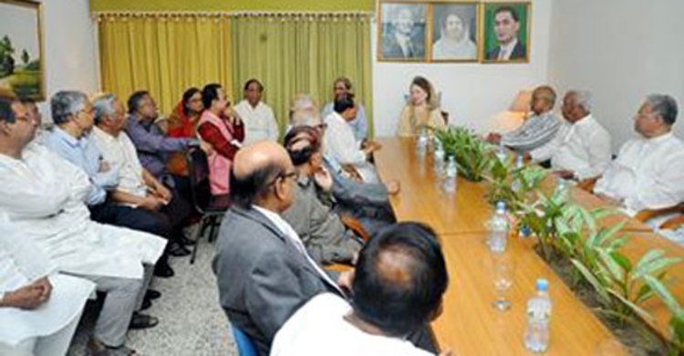 হঠাৎ শীর্ষ নেতাদের সঙ্গে খালেদার একান্ত বৈঠক