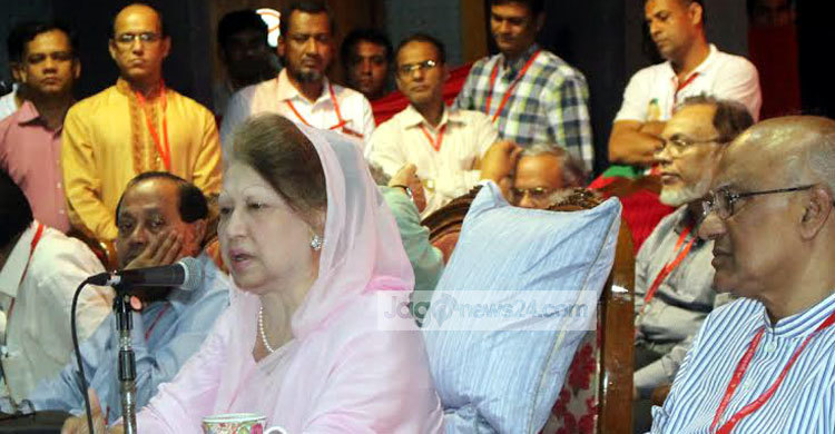 হাসিনার ছেলেকে বাঁচাতেই গভর্নরকে বলির পাঁঠা বানানো হয়েছে