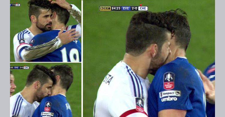 ব্যারির ঘাড়ে কস্তার কামড়!