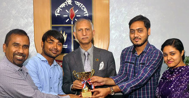 ঢাবি আইন বিভাগের মুটিং টিমের পুরস্কার লাভ