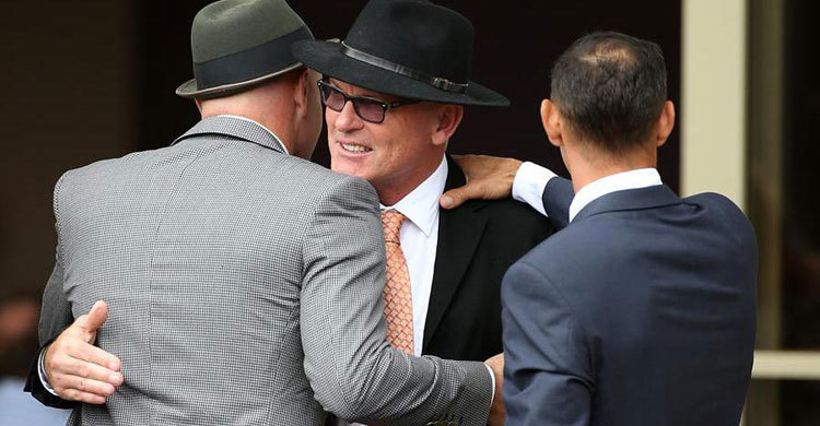 ভক্তদের অশ্রুতে মার্টিন ক্রোর শেষকৃত্য সম্পন্ন