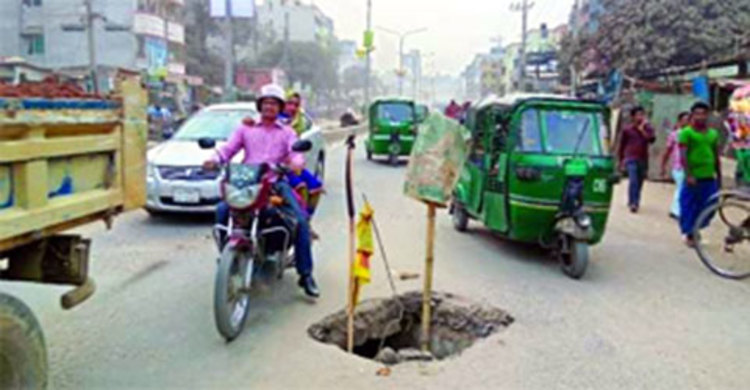 ‘১৬১৬২’ নম্বরে কল দিলেই  ম্যানহোল পুনঃস্থাপন 