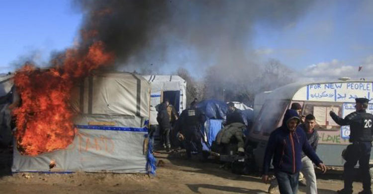 ফ্রান্সে অভিবাসীদের সঙ্গে পুলিশের সংঘর্ষ