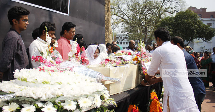 ফুলেল শ্রদ্ধায় সমাহিত হলেন মিঠু 