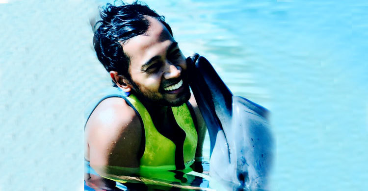 ডলফিনের সঙ্গে মুশফিকের দোস্তি