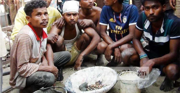 নওগাঁয় আরো ২টি গ্রেনেড ও ৪৪টি গুলি উদ্ধার