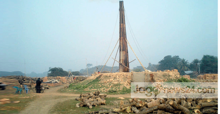 নড়াইলে ফসলি জমি ও নদী দখল করে ইটভাটা