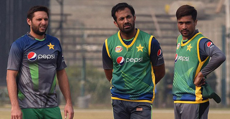 সন্ধ্যায় মাঠে নামছে পাকিস্তান-আমিরাত