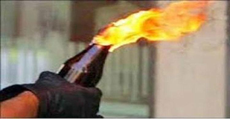 লালমোহনে পেট্রলবোমাসহ ৩৫ জন আটক