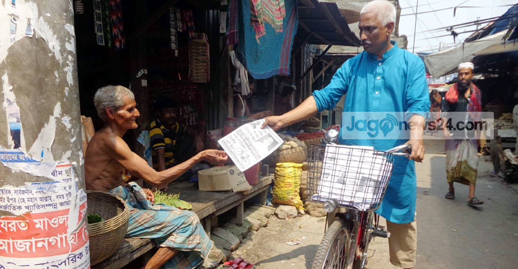 সাইকেলে চড়ে জেপি চেয়ারম্যানের পক্ষে গণসংযোগ