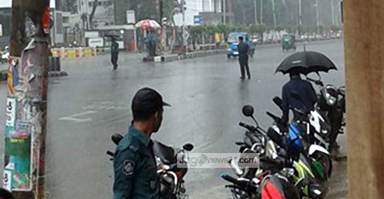 ভিআইপি মুভমেন্ট : বৃষ্টিতেও শান্তি নেই পুলিশের 