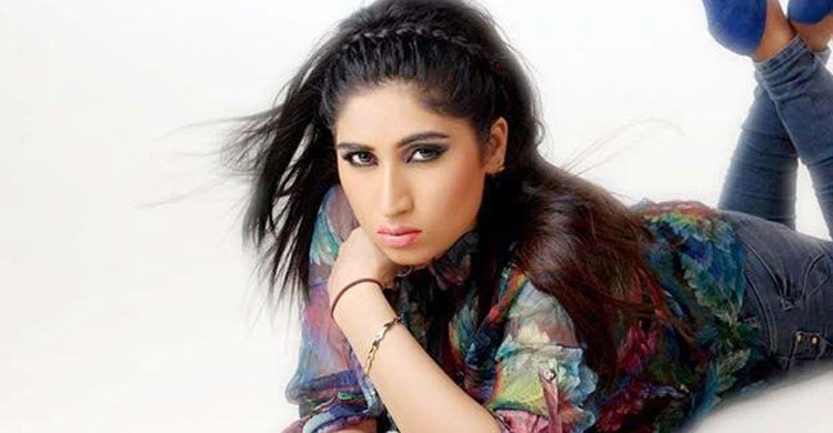 ভারত জেতায় নগ্ন হতে পারলেন না কান্দিল (ভিডিও)