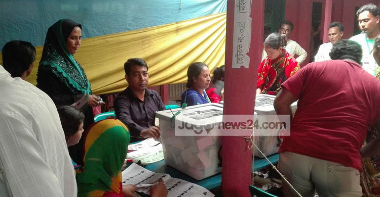 একেবারেই ব্যতিক্রম রশুনীয়ার ভোটকেন্দ্র