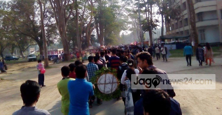 রাবিতে শহীদের প্রতি শ্রদ্ধা নিবেদনে হাজারো মানুষের ঢল