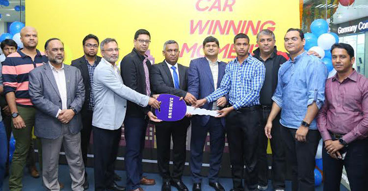 গাড়ি পেলেন স্যামসাং ‘উইন এ কার’ বিজয়ী
