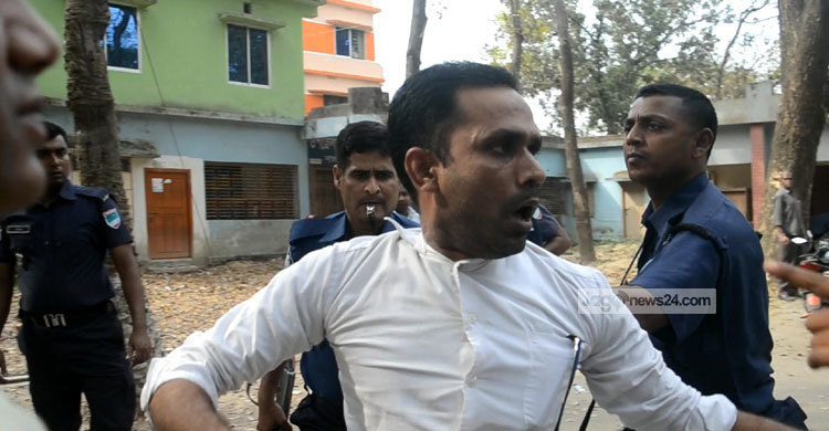 মনোনয়ন জমাদানে ছাত্রলীগের বাধা : আটক ১